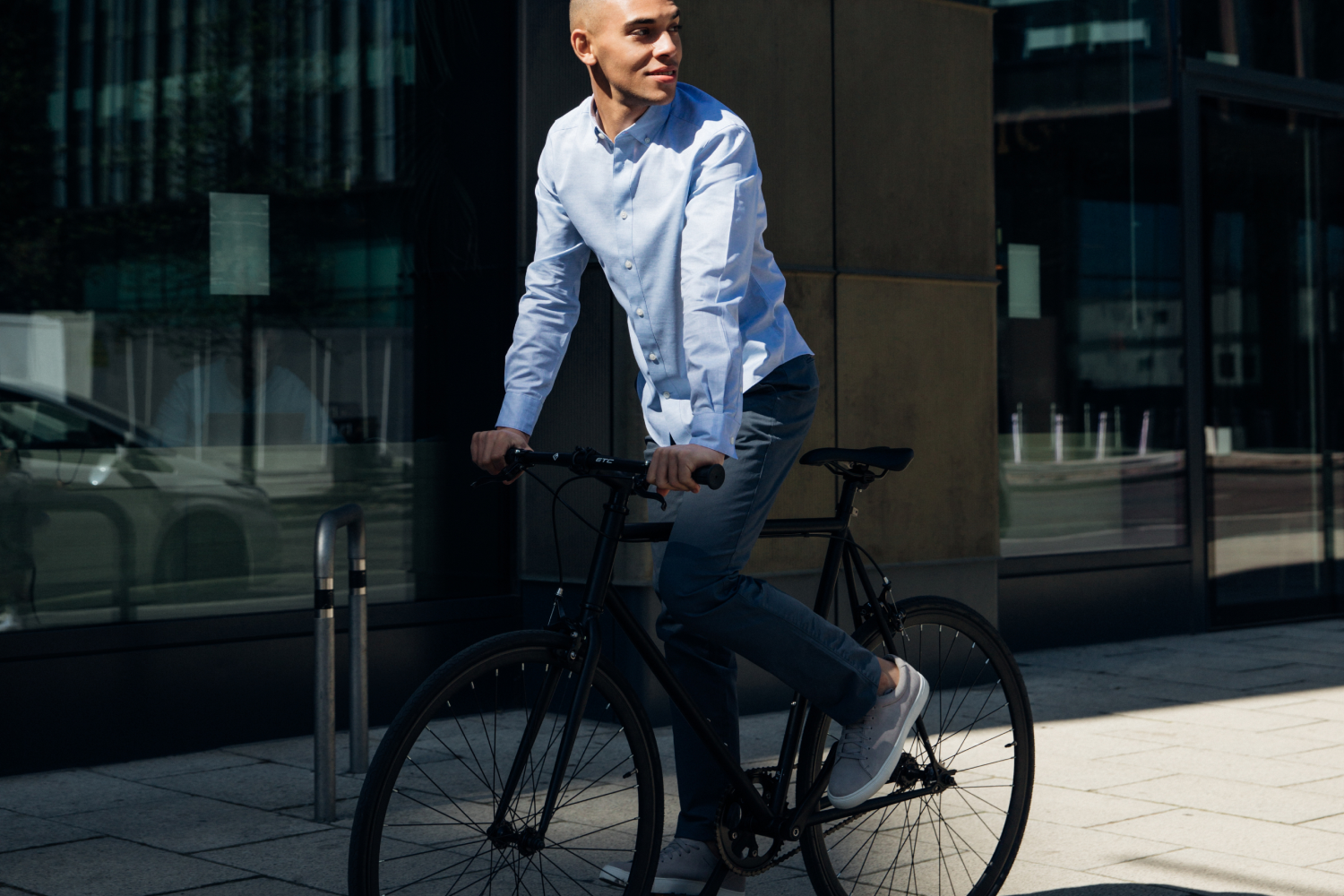 Man on a bike with a blue linen made to measure shirt